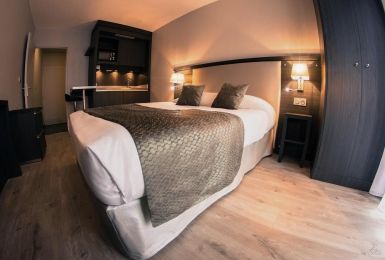 Sejours & Affaires Mirabeau Hotel 2*